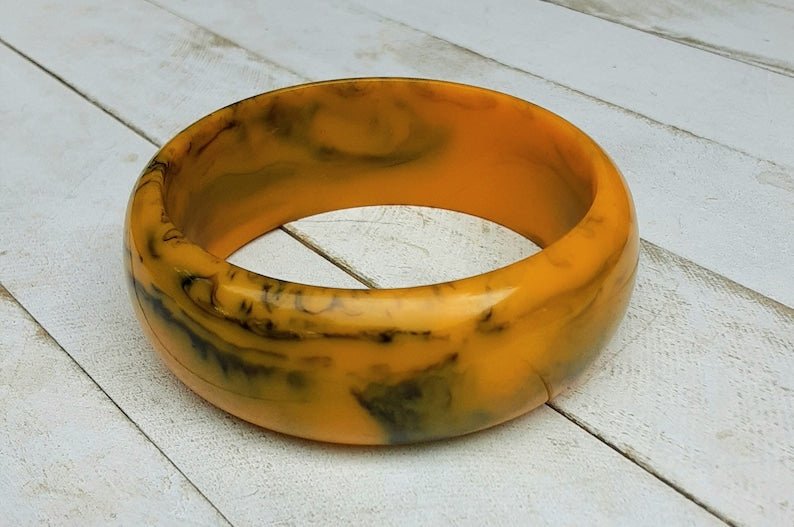 End Of the Day Lucite Bangle Bracelet - Creamed Spinach Mustard Yellow Swirl - Bazzy's